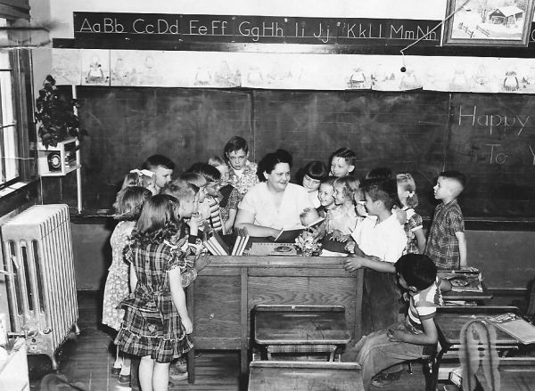Ms. Vester Wallace 1st-grade class in 1950/01 at Hodges Oak School