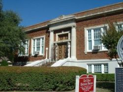 Carnegie Library building in Sherman
