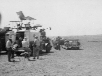 Elizabeth Taylor by car